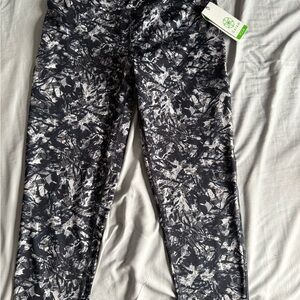 Women’s Black and White Patterned Leggings